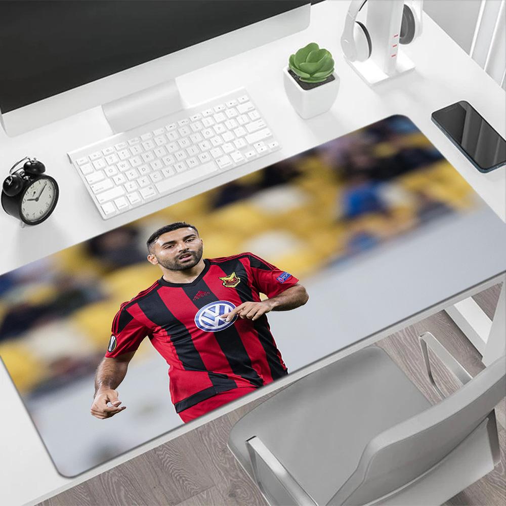 Football Player Kit Celebrating Large Mouse Pad Keyboard Pad Office Mouse Mats Non-Slip Rubber Bottom Office and Gaming Desk Decoration