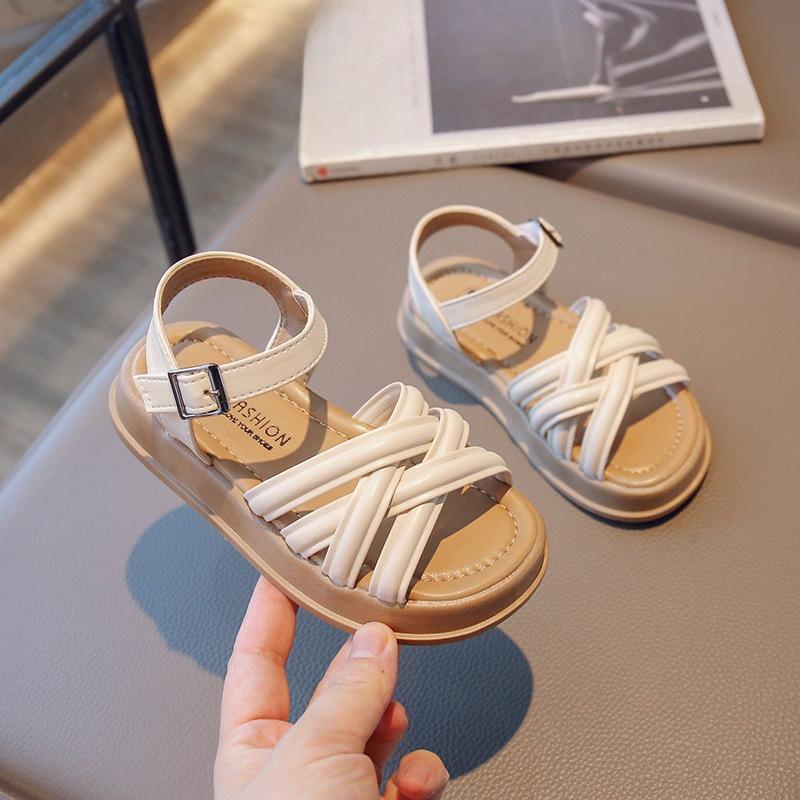 Neue Mädchenschuhe - Schlupfschuhe mit weichen Sohlen und Sommersandalen