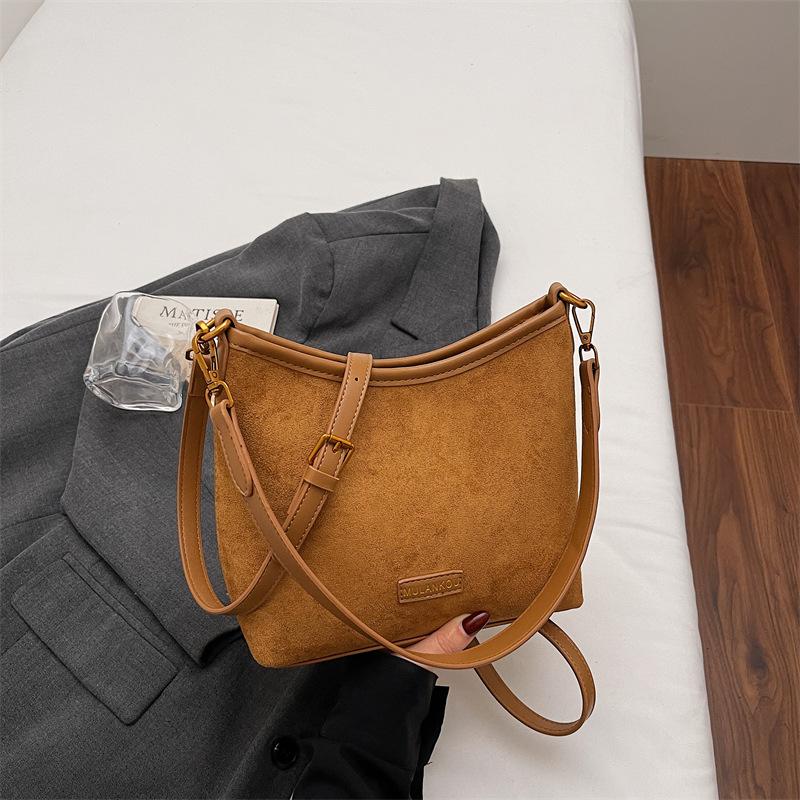 Autumn retro matte suede bag women's 2025 new trendy fashion shoulder bag large capacity commuter bucket bag