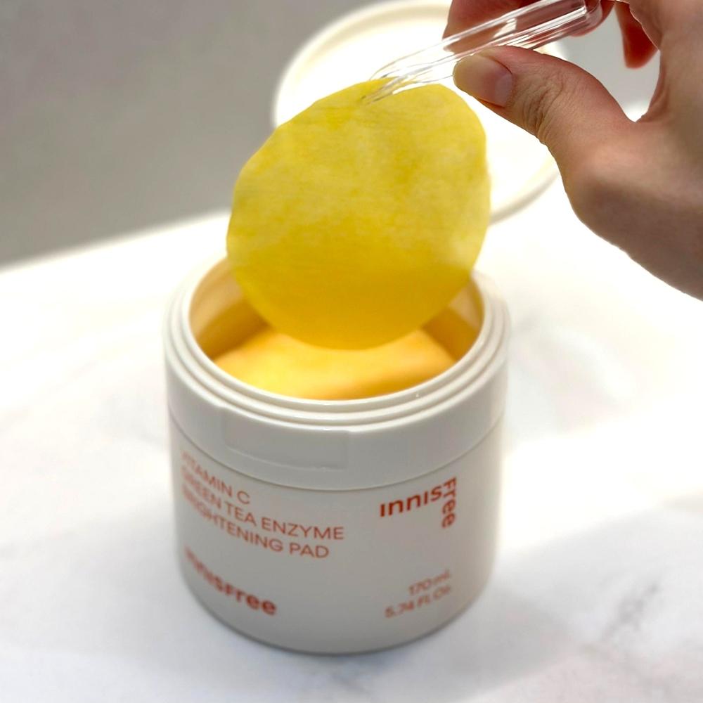 Innisfree Vitamin C Green Tea Enzyme Brightening Pad 170ml (1 Pack / 60 Pads)