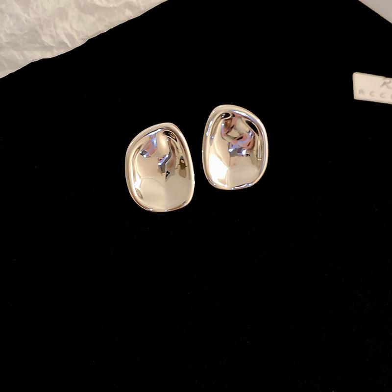 

Серебряные серьги-дуги U-образной формы с цирконами: Элегантные серьги в холодном стиле