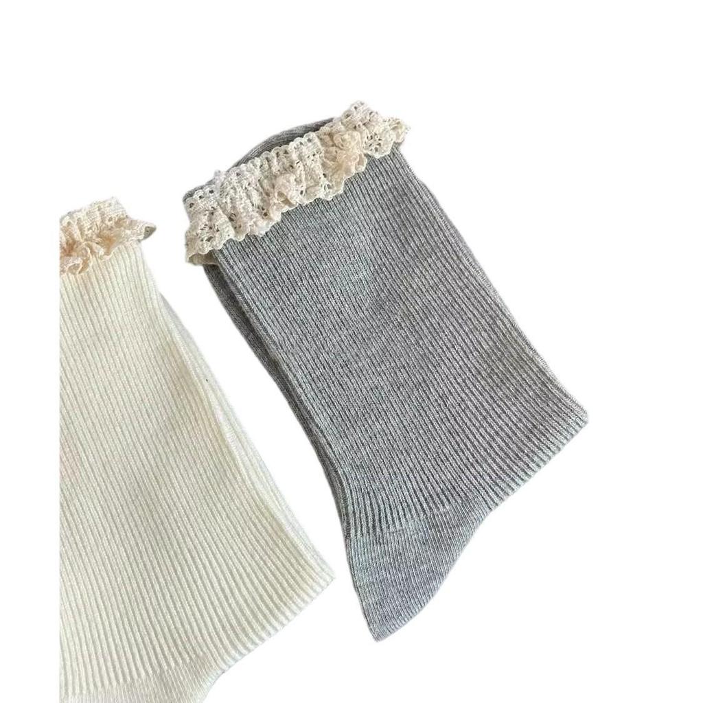 Korean-Japanese Sweet Girl Vertical Striped Pleated Lace Socks - Spring/Autumn Retro Style