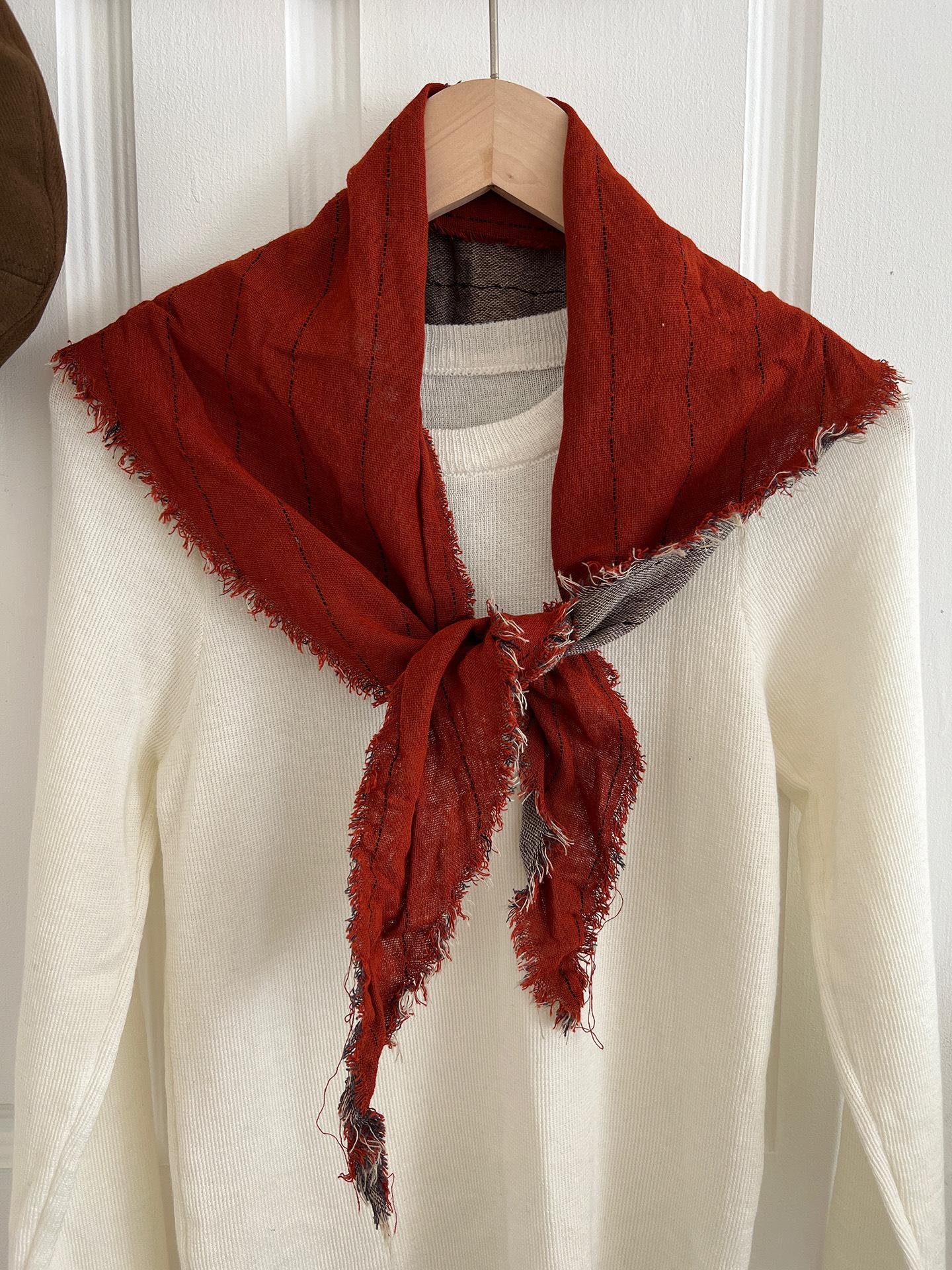 

Johnature Vintage Raw Edge Striped Triangle Scarf Women Fall Winter Fashion Warm Two-tone Neck Guard Decoration Head Scarf One Size красный