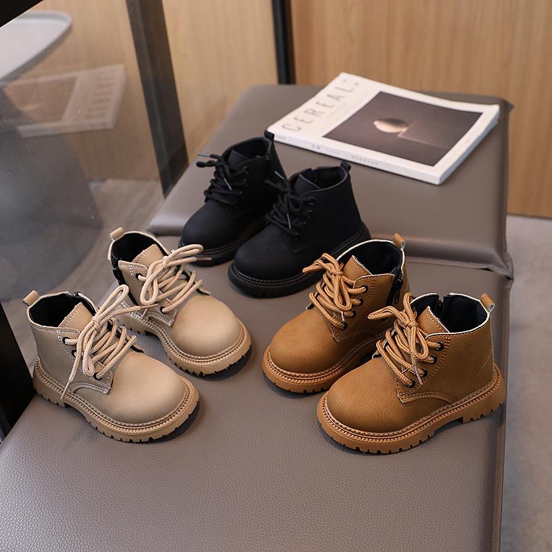 Gelbe, rutschfeste Martin-Stiefel aus Leder für Kinder für Jungen und Mädchen – Frühjahr/Herbst 2024. Kurze Stiefel von Internet Celebrity.