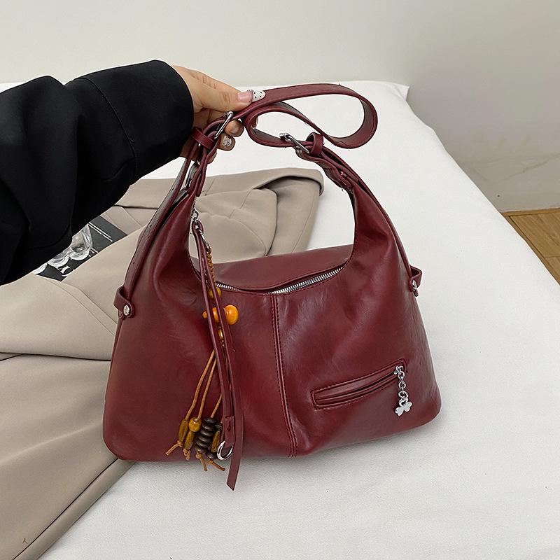 Niche Bag Women's Large Capacity Autumn New Retro Shoulder Armpit Bag Casual Commuter Small Square Bag