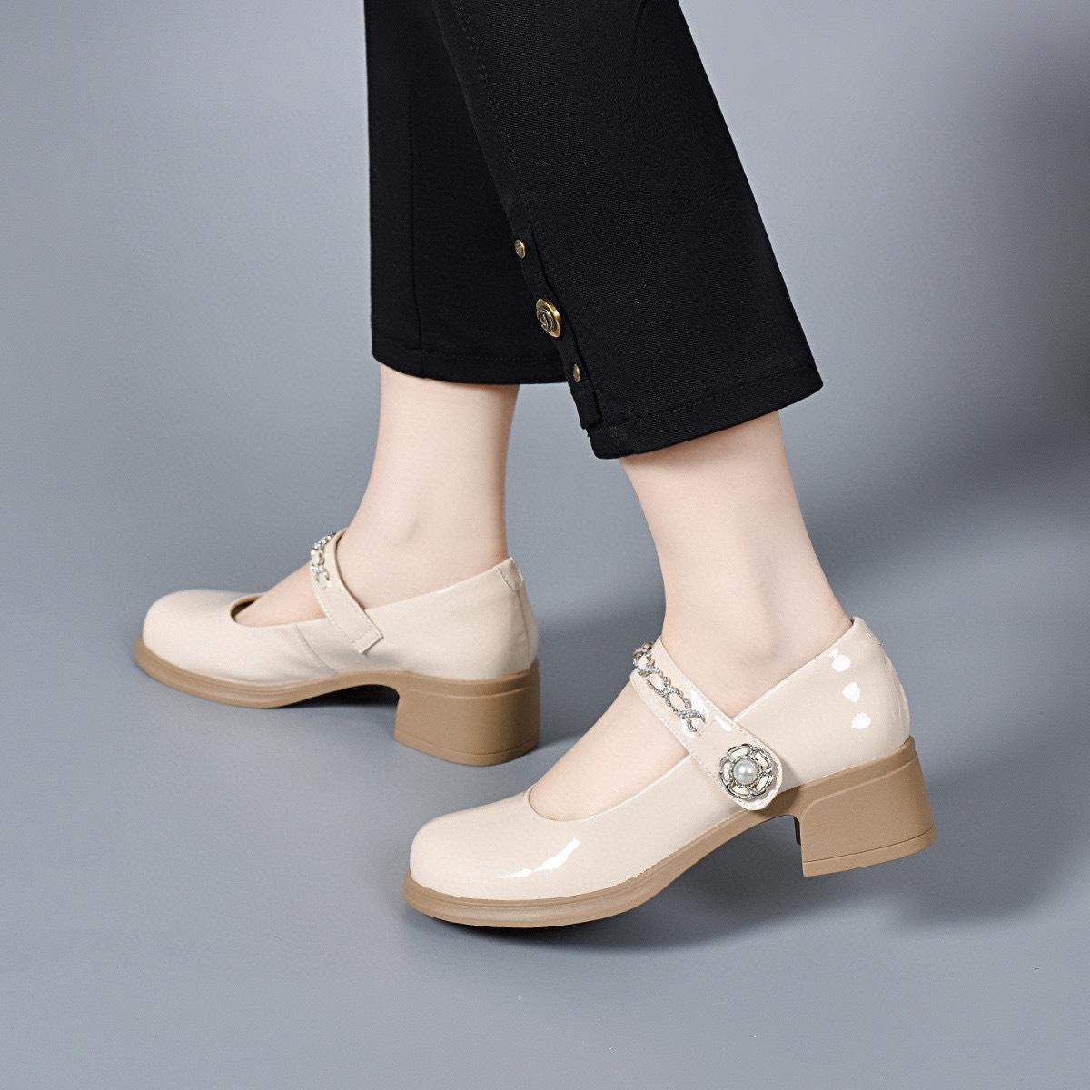 

Весенние новые туфли Мэри Джейн в стиле ретро с круглым носком, маленькие кожаные туфли на толстом каблуке, цветные, с цепочкой, на маленьком среднем каблуке, одинарные туфли 40 бежевый