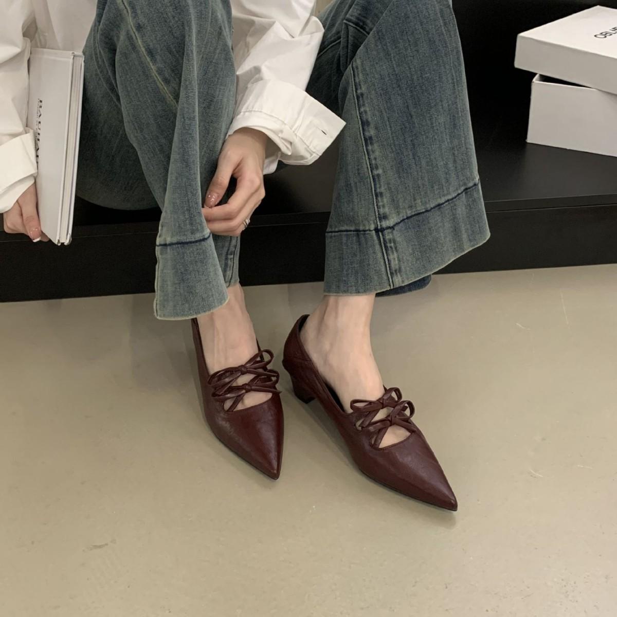 

2025 autumn new pointed head shallow mouth low heel single shoes bow lace up thick heel medium heel women s shoes versatile small leather shoes 39 бордовый