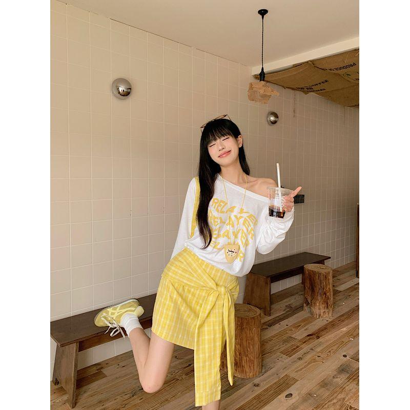 

Kumikumi Stylish Print off-the-Shoulder Short-Sleeved T-shirt Women s Autumn Niche Style Lace-up Skirt Skirt Two-piece Set Yellow Print Tops M