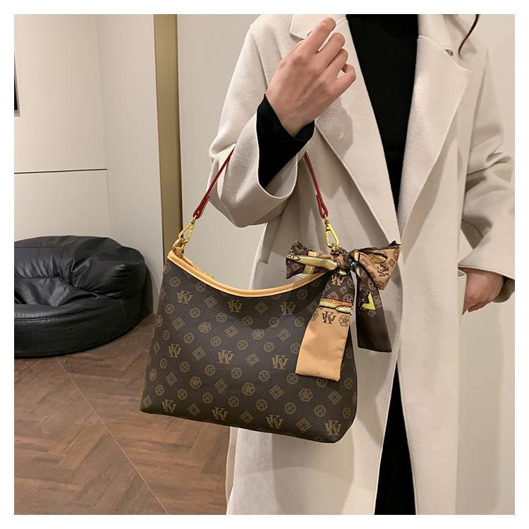 Premium väska dam 2024 ny trendig mode retro tryckt tygväska stor kapacitet mångsidig axel messenger väska