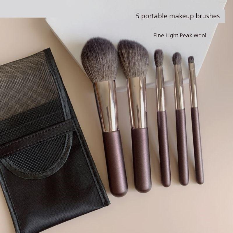 

Мини-портативный стиль 5 кистей для макияжа из шерсти Набор Маленький размер Шерсть животных Кисть для румян Мягкие инструменты для макияжа с чехлом для хранения Wool R48-portable 5 makeup brush sets (with bag)
