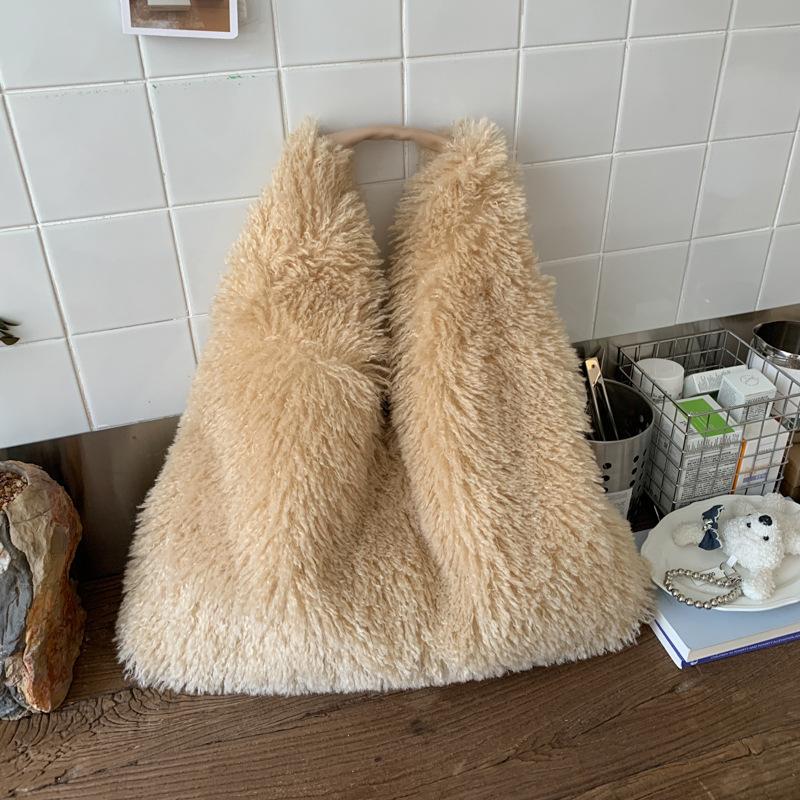Autumn and winter new large-capacity plush bag women's versatile solid color shoulder bag commuter bag