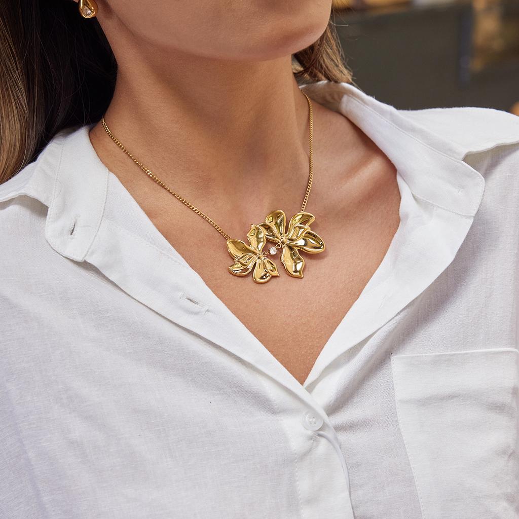 Youthway Delicate Flower Zircon Pendant Necklace For Women Gold Plated Stainless Steel Necklace Simple Fashion Jewelry Gift