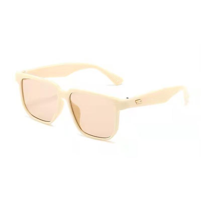 Retro Black Frame Square Studded Sunglasses - Unisex Influencer Style