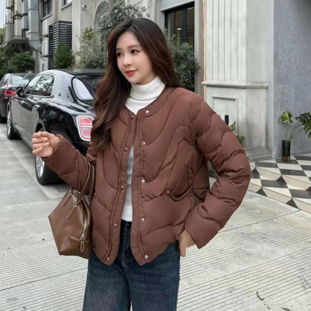 Light down jacket women's short winter new fashion small white duck down round neck warm jacket tide