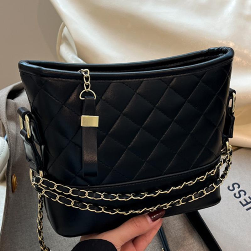 A High-end Stylish Women's Bag with Diamond-patterned Chain Splicing Single-shoulder Crossbody Bag for Wandering