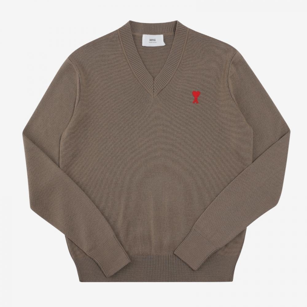 Ami Hks201 001 281 Ami De Coeur Small Heart Logo V Neck Mens Knit