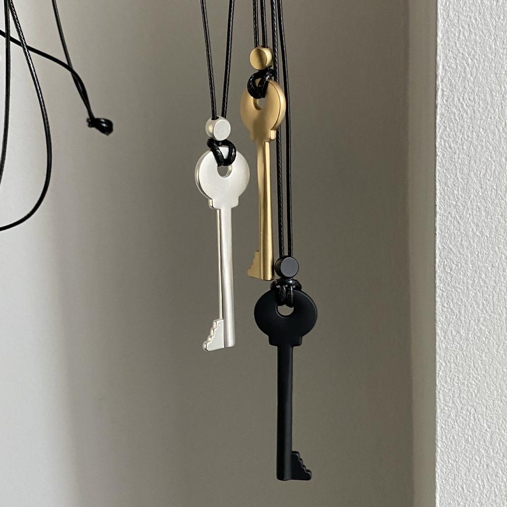 Metal Key Shaped Pendant Necklace For Women Girls Simple Long Wax Rope Sweater Chain Fashion Accessory New Gifts