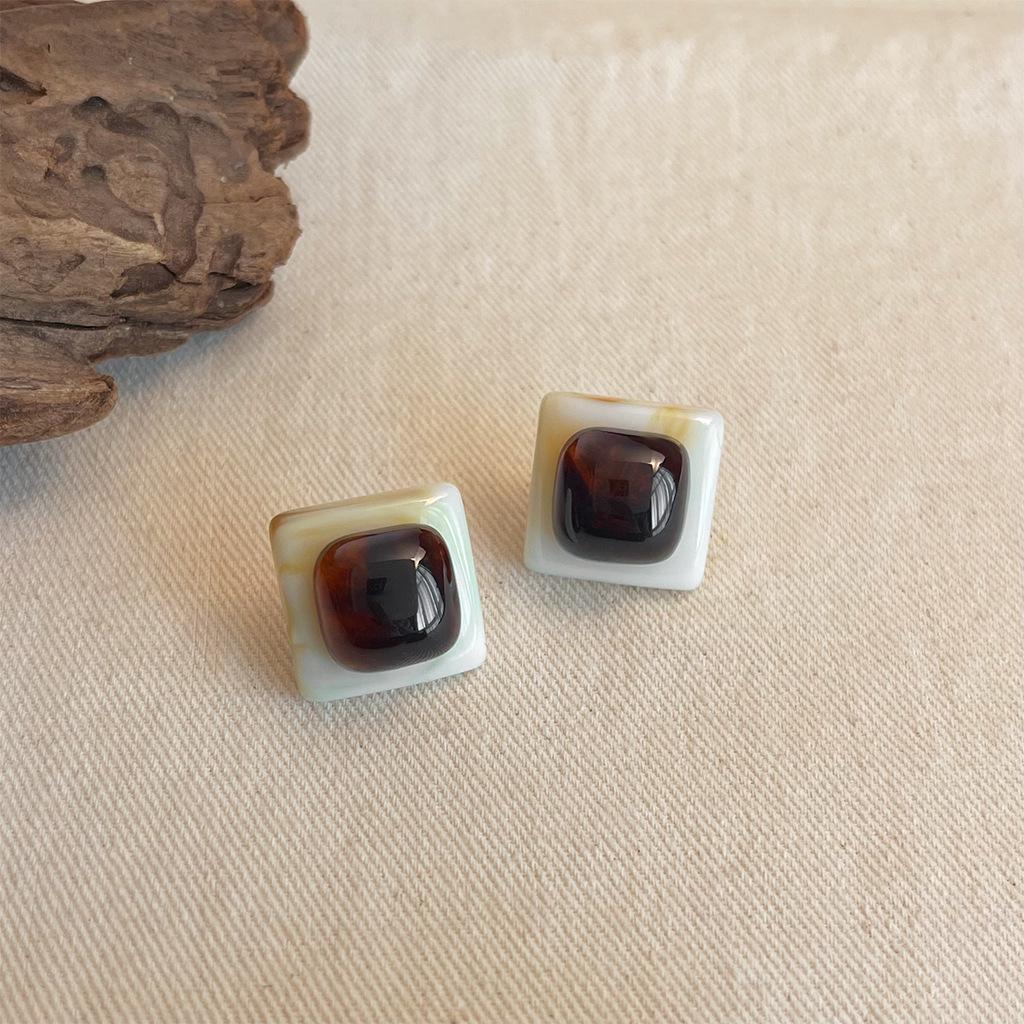 

Кофейно-коричневые серьги-пусеты в стиле французского ретро-омбре - Нишевый дизайн для женщин