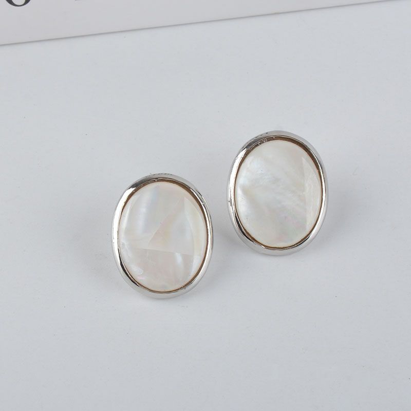 

Accessible Luxury Fancy Serpeggiante Collar Fritillary Oval Pendant Fashion Special-Interest Design Minimalist Fashion Necklace for Women White Mother-Of-Pearl Earrings