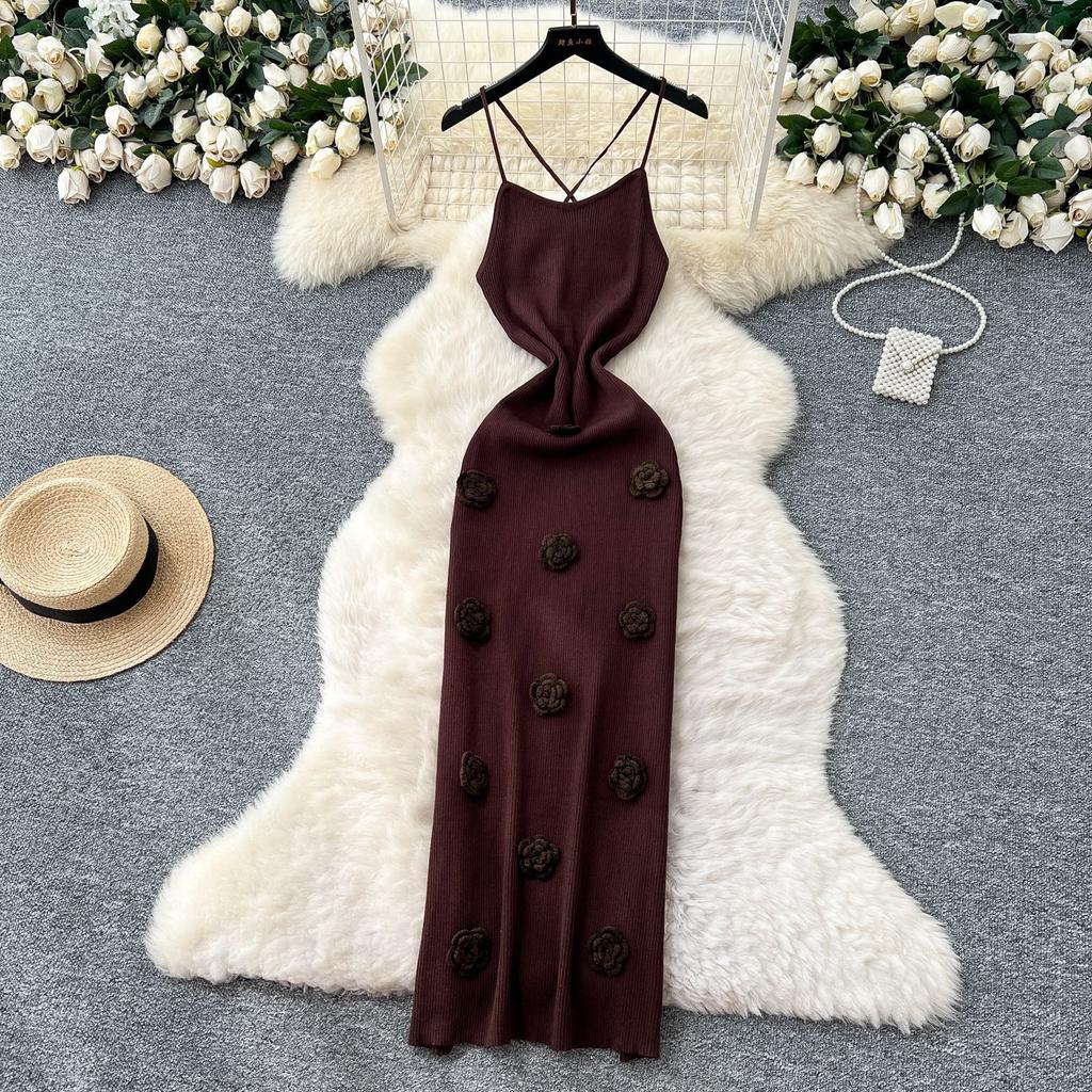 Europäischer und amerikanischer Fan-Nischen-Schleifen-Rückenfreies Neckholder-Strickkleid Damen Dreidimensionale Blume Enganliegender Gestrickter Langer Rock