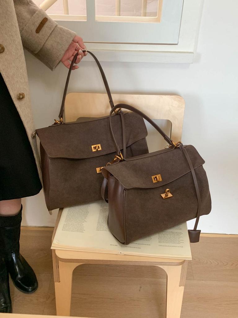 2025 Women's High-End Retro Matte Platinum Handbag: Trendy, Large Capacity Niche Underarm Commute Bag