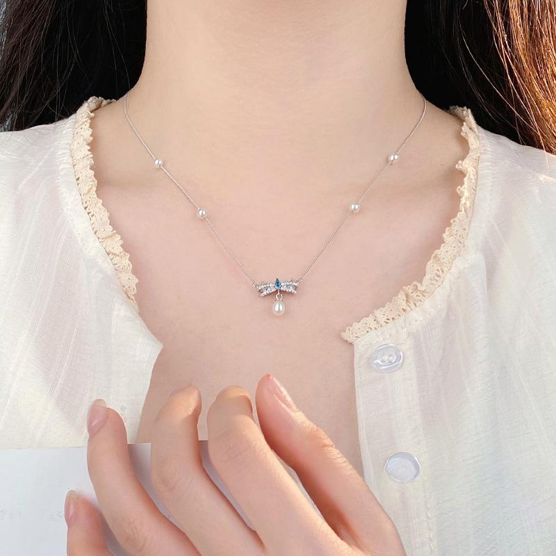 Sweet Bow Knot Pearl Necklace for Women's Light Luxury and Popular Design, Girls' Feeling Neckwear