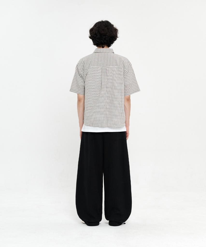 SIGNATURE Double-Tuck Wide Training Pants [Black]