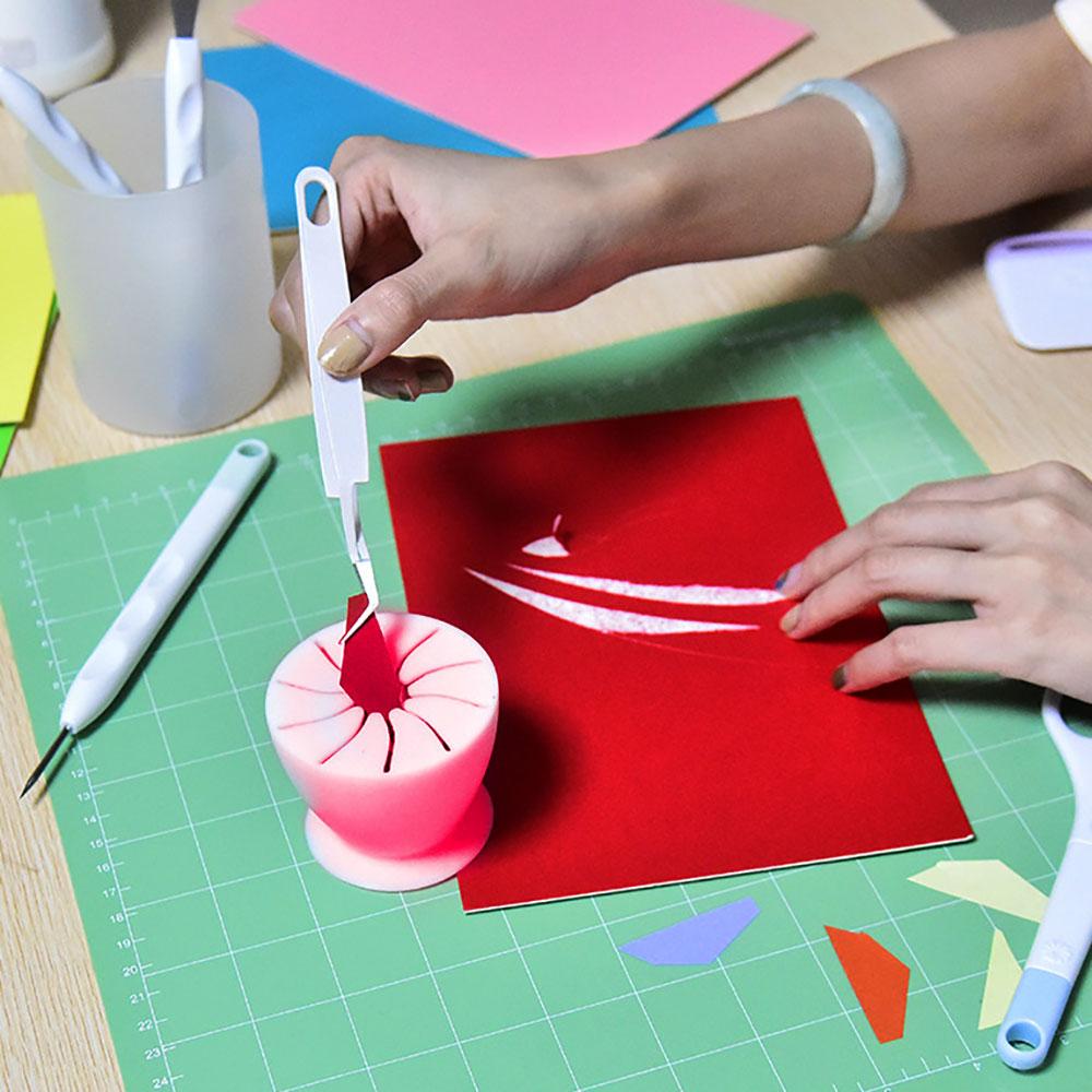 Silicone world Desktop Garbage Collection Box Vinyl Scrap Collector With Suction Cup Silicone Storage Ball Waste Box