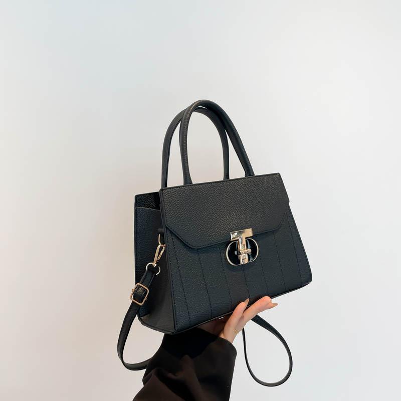 Stylish Casual Women s Square Bag With Soft Synthetic Leather And Versatile Design чёрный
