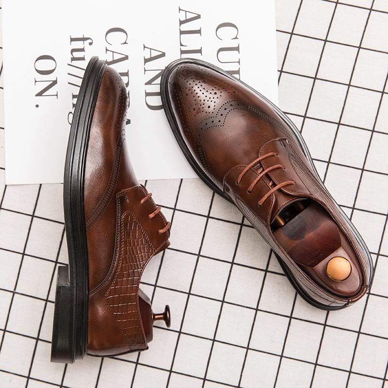 Fashion British Style Pointed Brogue Shoes Lace Up Massage Soles Men's Banquet Dress Shoes Retro Brown Men's Business Casual Shoes