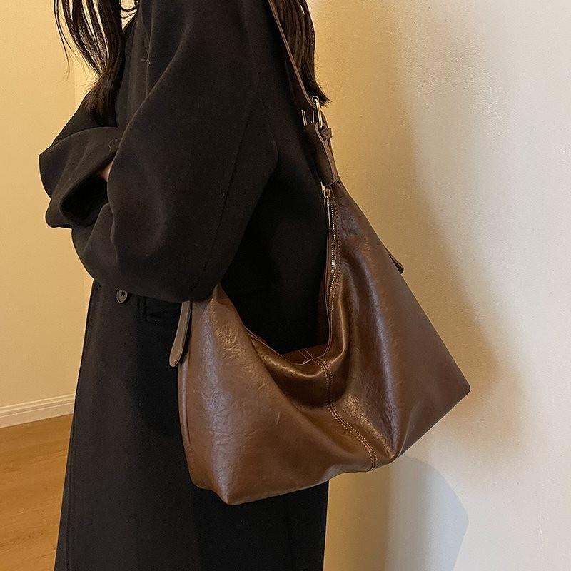 Chic Retro Fashionable Shoulder Bag In Black Mud Brown And Coffee For Stylish Daily Use