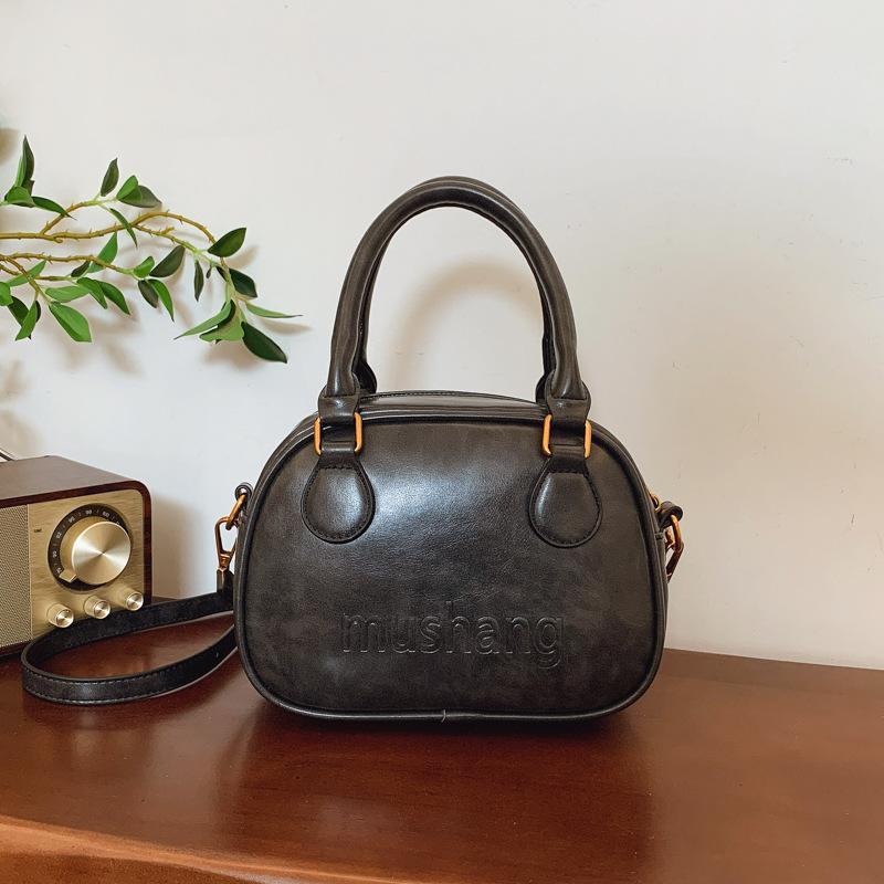 Niche Design Simple Texture Portable Bowling Bag Women's 2025 Autumn and Winter New Fashion Retro Messenger Shoulder Bag