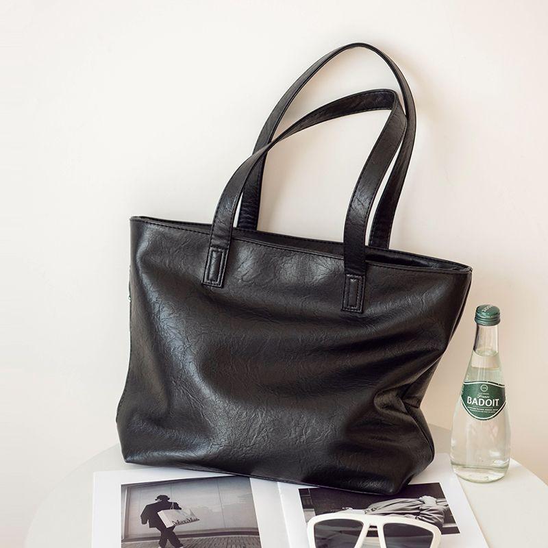 

New large-capacity simple tote large bag casual shoulder bag female original work and class commuting soft leather bag чорний