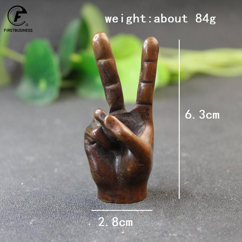 Copper Hand with victory Punk Style Vintage Brass Hand Miniature Ornaments Home Office Desk Decoration Toy