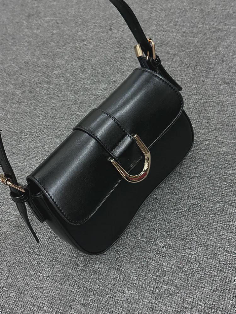 Women's Retro Wine Red Messenger Bag - 2024 Autumn/Winter Collection, Horseshoe Buckle, Small Square Underarm Shoulder Bag