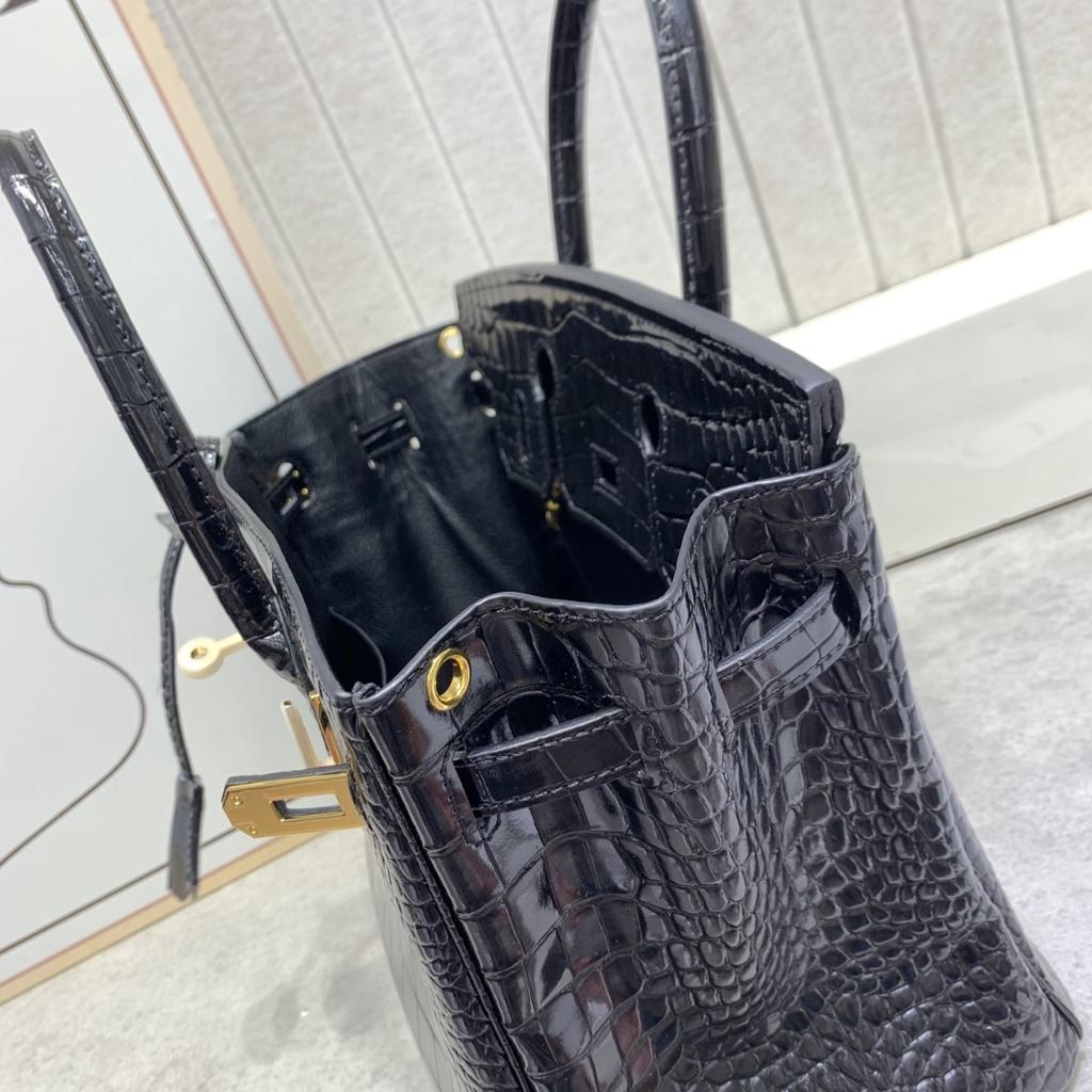 Borsa a tracolla da donna in pelle di vacchetta pressata effetto coccodrillo verniciata platino con tracolle per pendolari di grande capacità fonte