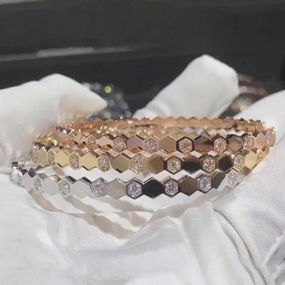 Bracelet pour femmes européen et américain en titane alvéolé brillant - Ne se décolore pas, design ciel étoilé doré