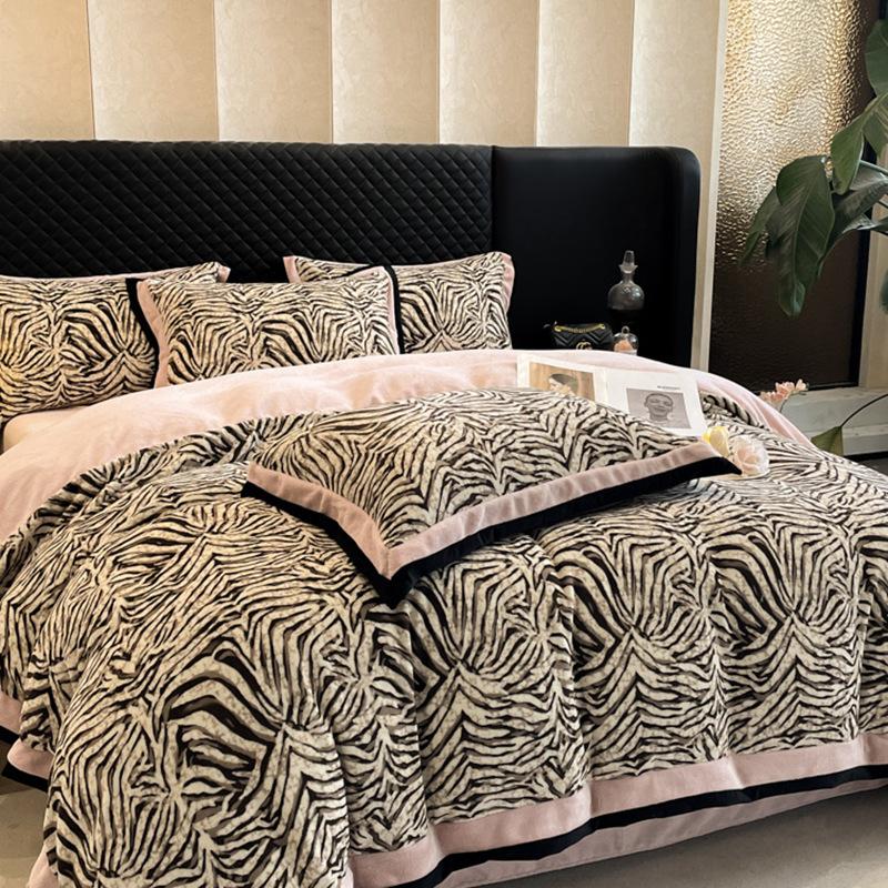 Thickened Milk Fleece Light Luxury Wide-Edge French Printing Four-Piece Double-Sided Fleece Flannel Fleece Bedding