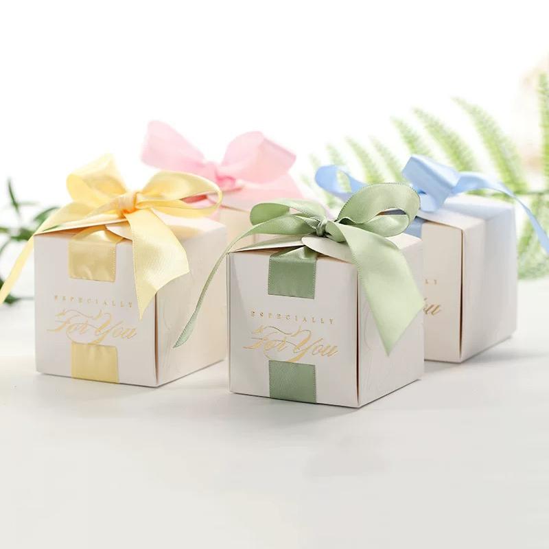 WTEMPO 10PCS 6.5*6.5*6.5CM Solid Color Hot Stamping Wedding Candy Boxes European Style Retro Creative Festivals Party Gift Boxes with Ribbon