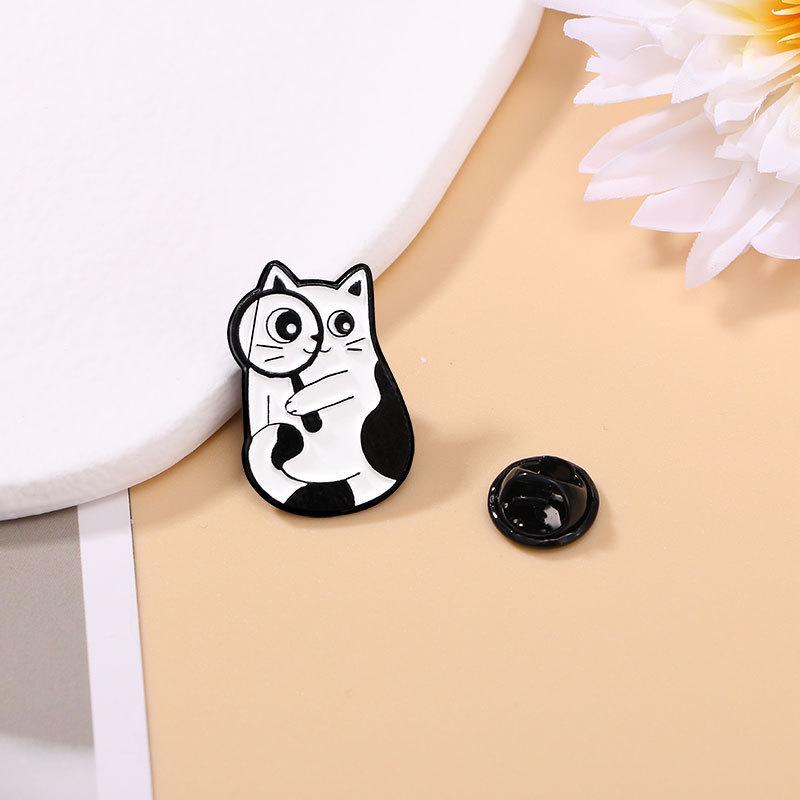 Original Cartoon Katze Metall Brosche Niedliche Tier Serie Schwarze Katze Pistolen Abzeichen Heiß verkaufte Pin Zubehör