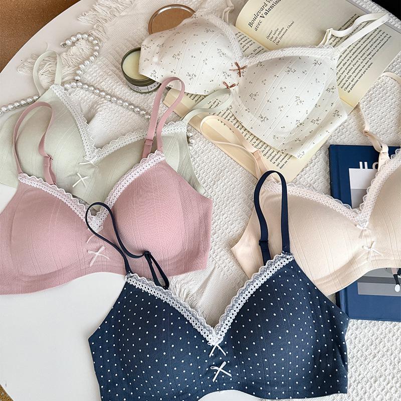 Cloud Cream Floral Lingerie: Wire-Free Push-Up Bra with Side Support