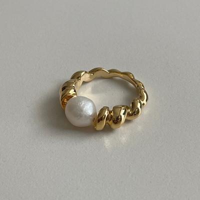 ELYONA ELA 27 Twist Pearl Ring (One Size) Index Ring