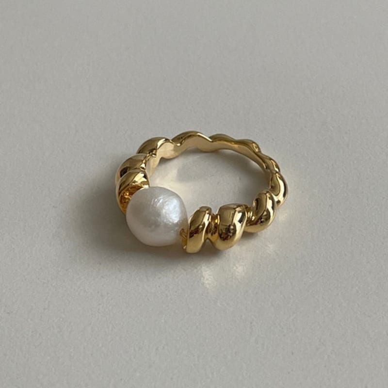ELYONA ELA 27 Twist Pearl Ring (One Size) Index Ring