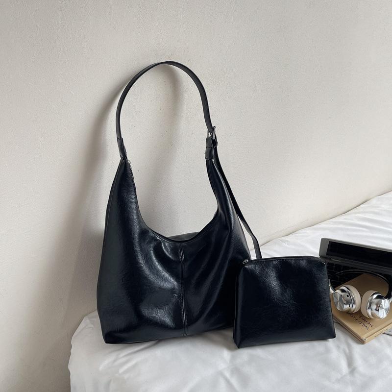 This year's popular bag women's large-capacity 2025 new autumn and winter versatile shoulder bag casual commuter tote bag