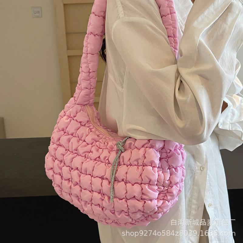 Korean version of trendy underarm bag women's 2025 summer new fashion pleated cloud bag niche design simple shoulder bag