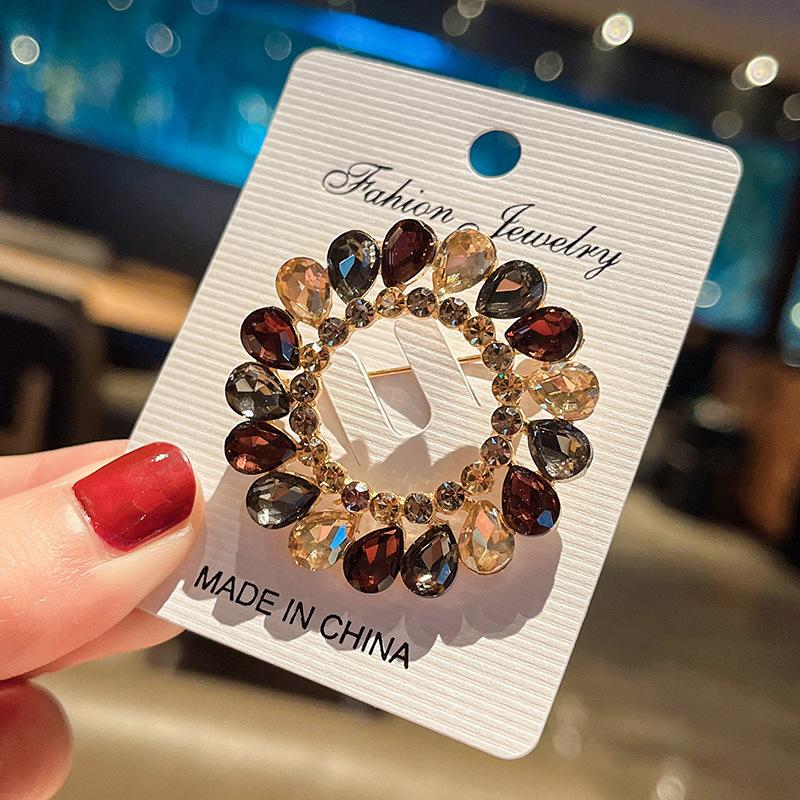 High-end Retro Crystal Flower Brooch Women's Personality Jacket Cardigan Corsage Fashion Exquisite High-end Pin