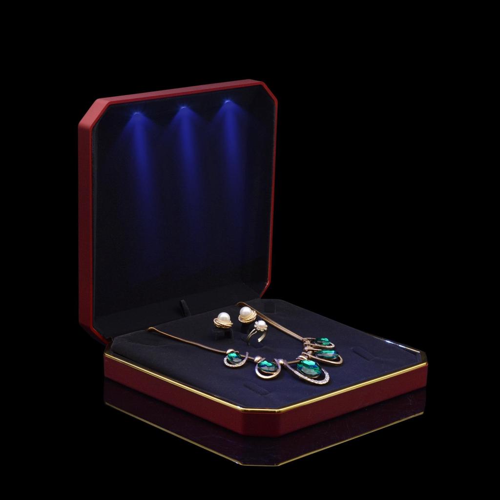 Gold LED Jewelry Set: Necklace & Pearl Three-Piece in Champagne Box