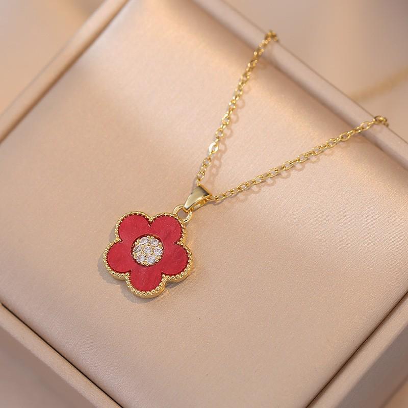 Women's Fashion Heart Pendant Necklace - Elegant, Simple Design, Versatile Clavicle Chain Jewelry