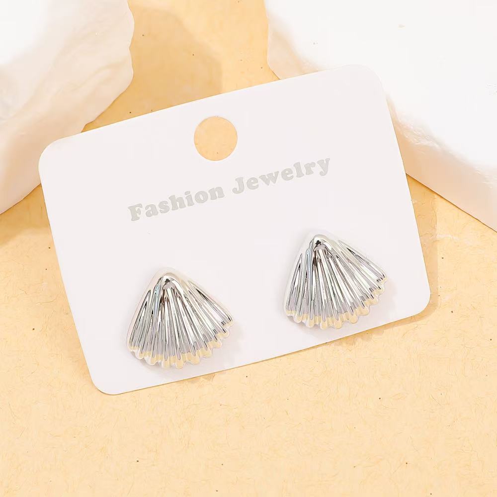 Starfish shell fashion stud earrings women's vacation leisure style conch acrylic gold-plated stud earrings hot-selling models