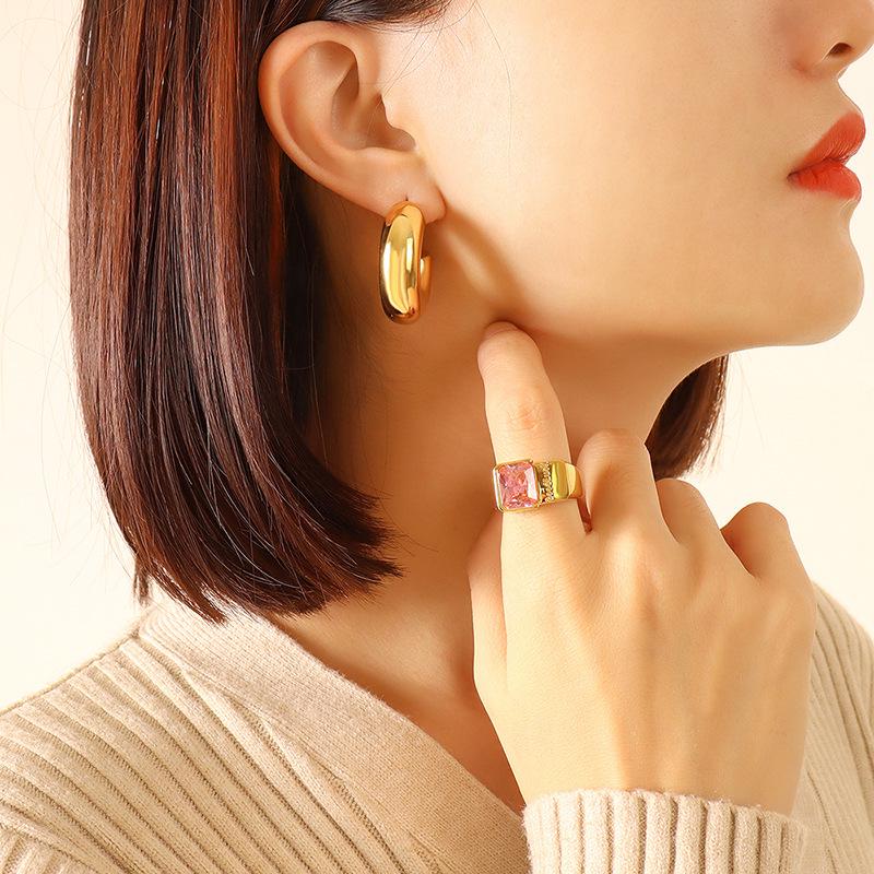 Exaggerated U-Shaped Gold-Plated Geometric Earrings - Colorfast Jewelry for Women
